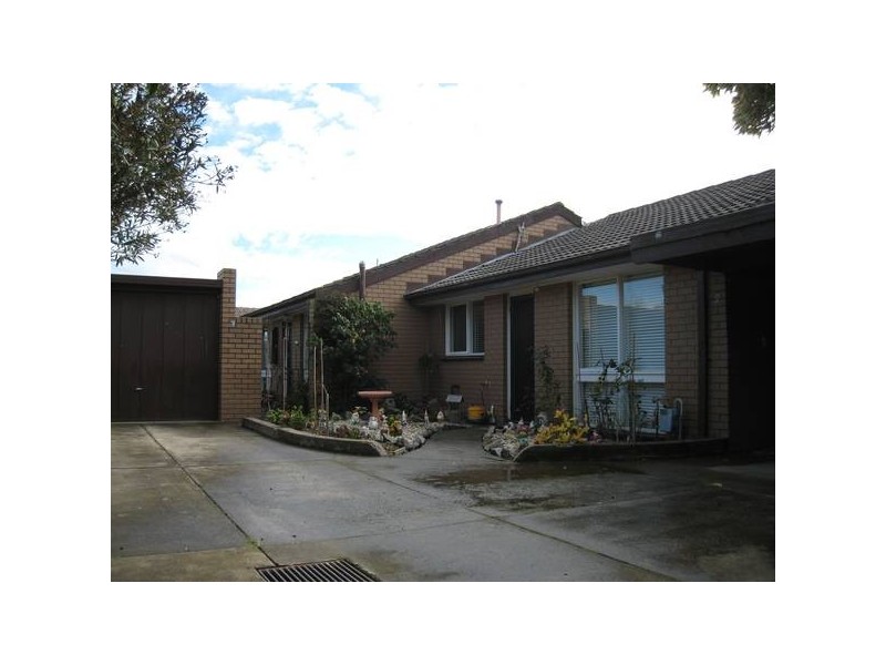 Cleeland Street, Dandenong VIC 3175