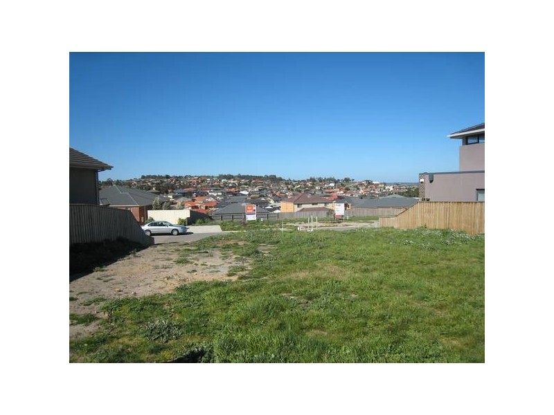 32 Sheldon Drive, Berwick VIC 3806