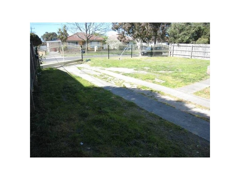 8 Barton Street, Dandenong North VIC 3175