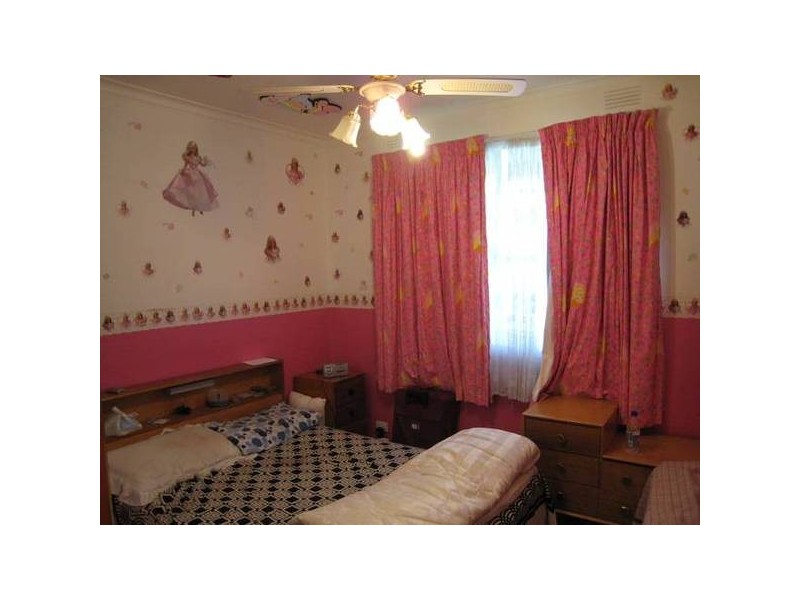 8 Barton Street, Dandenong North VIC 3175