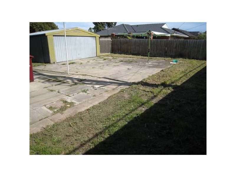 8 Barton Street, Dandenong North VIC 3175