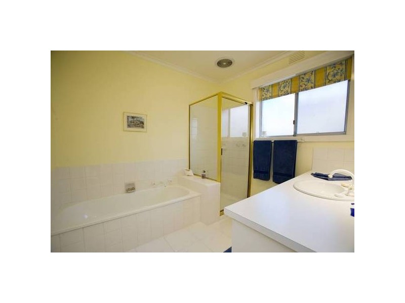 21 Sherwood Crescnt, Dandenong North VIC 3175