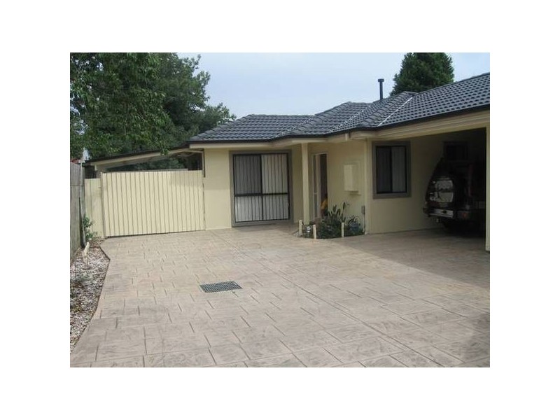 2/11 Hakea Street, Doveton VIC 3177