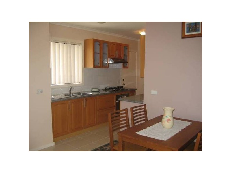 2/11 Hakea Street, Doveton VIC 3177