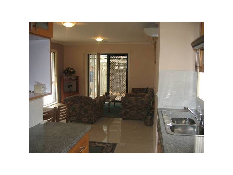 2/11 Hakea Street, Doveton VIC 3177