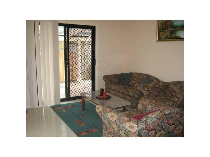 2/11 Hakea Street, Doveton VIC 3177