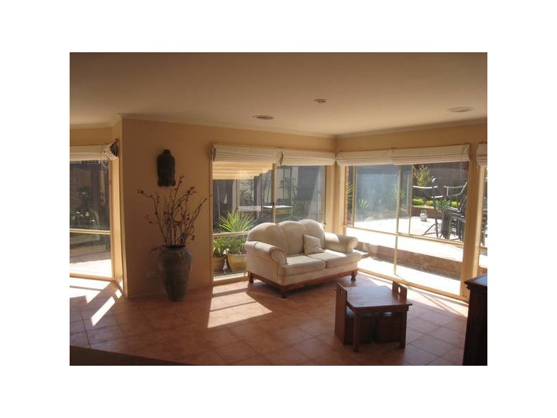 10 Filante Grove, Berwick VIC 3806