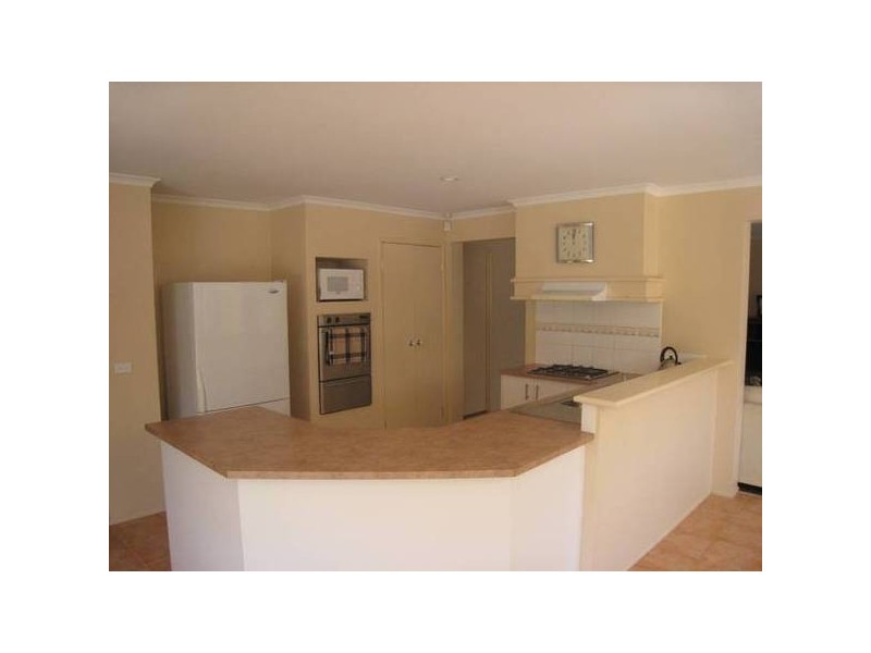 10 Filante Grove, Berwick VIC 3806