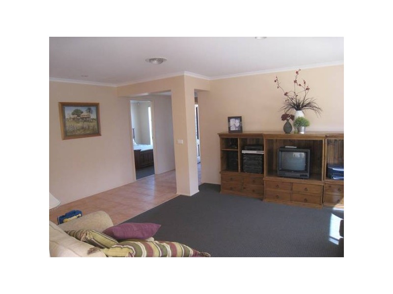 10 Filante Grove, Berwick VIC 3806