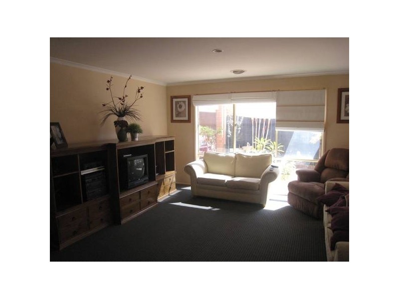 10 Filante Grove, Berwick VIC 3806