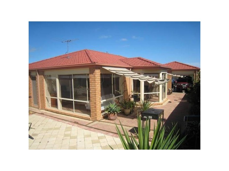 10 Filante Grove, Berwick VIC 3806