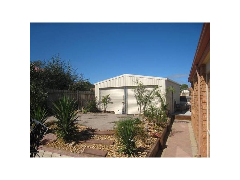 10 Filante Grove, Berwick VIC 3806