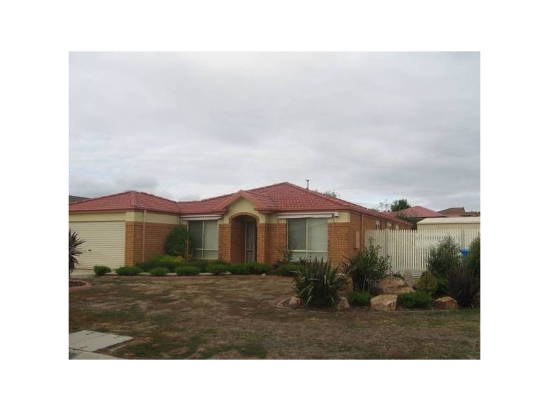 10 Filante Grove, Berwick VIC 3806