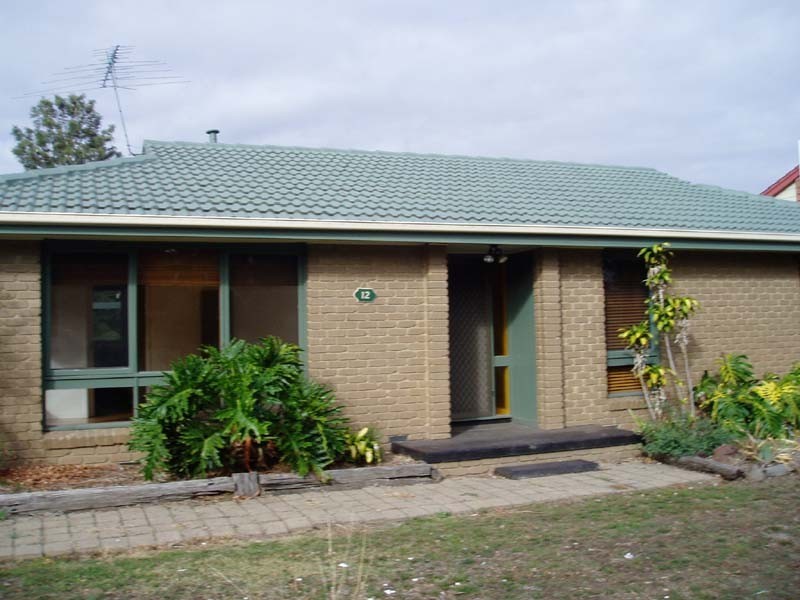 12 Selkirk Court, Berwick VIC 3806