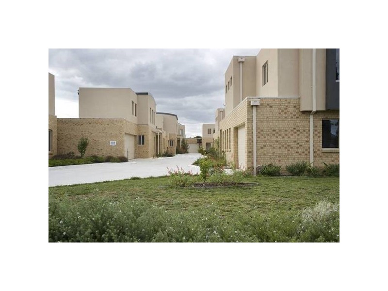 8/109-111 McFees Road, Dandenong North VIC 3175