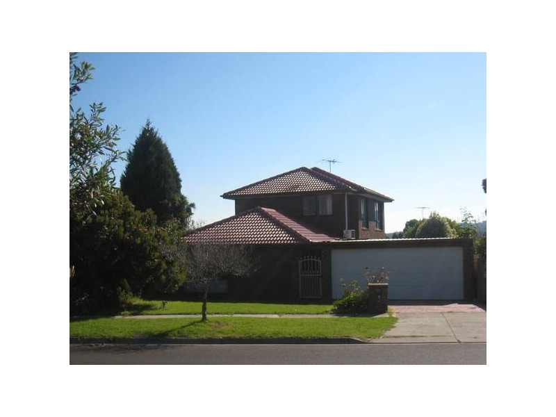 19 Broadwalk Grove, Endeavour Hills VIC 3802