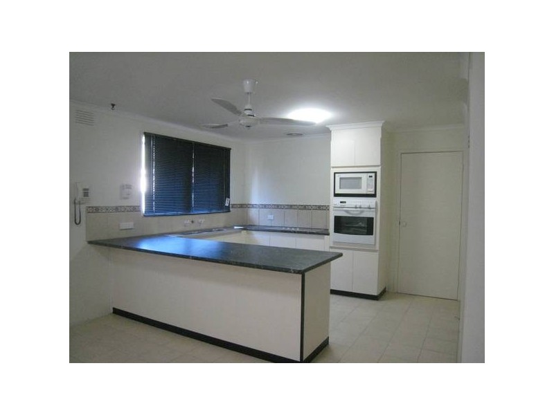 8 Jones Court, Endeavour Hills VIC 3802