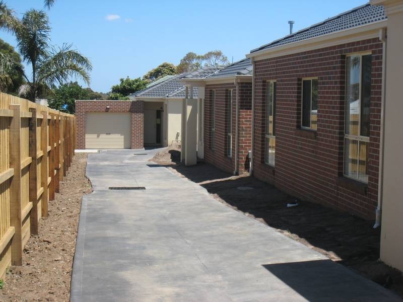 1/4 Doveton Avenue, Eumemmerring VIC 3177