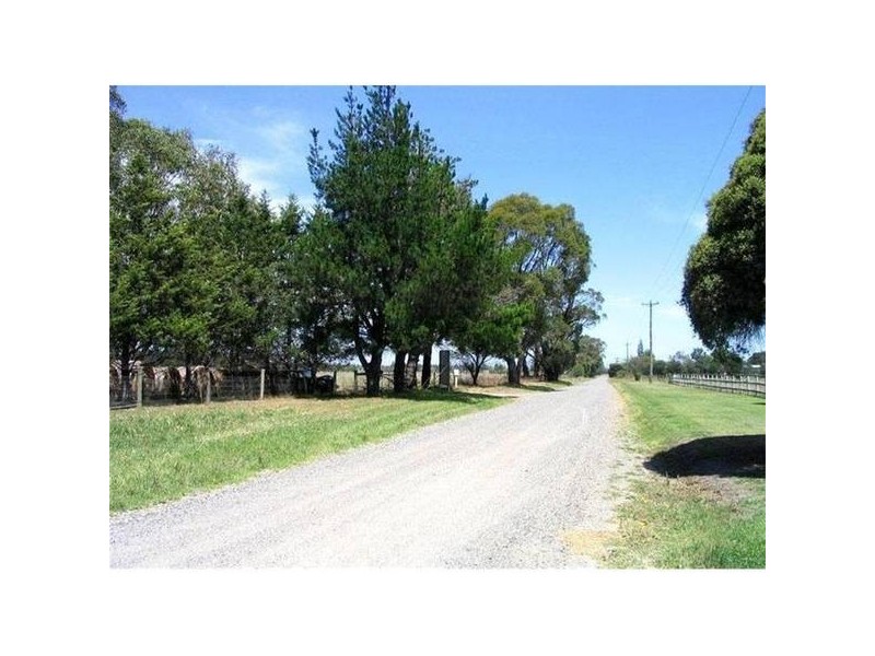 64 McMullen Road, Officer VIC 3809