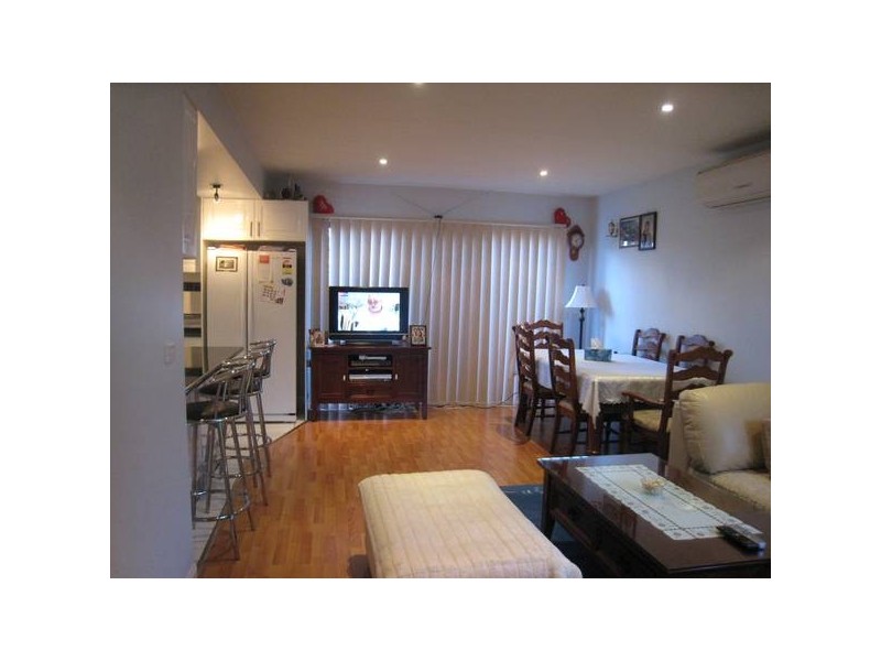 2/10 Regency Street, Dandenong North VIC 3175