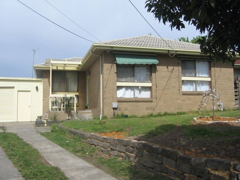 4 Adelong Court, Dandenong North VIC 3175