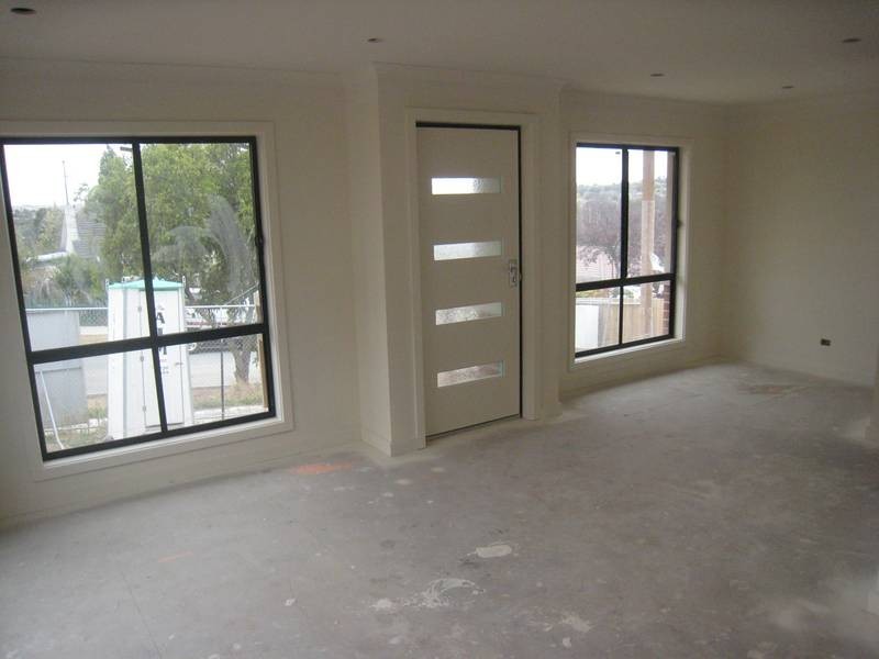 1,2 & 3/11 Laburnum Grove, Doveton VIC 3177