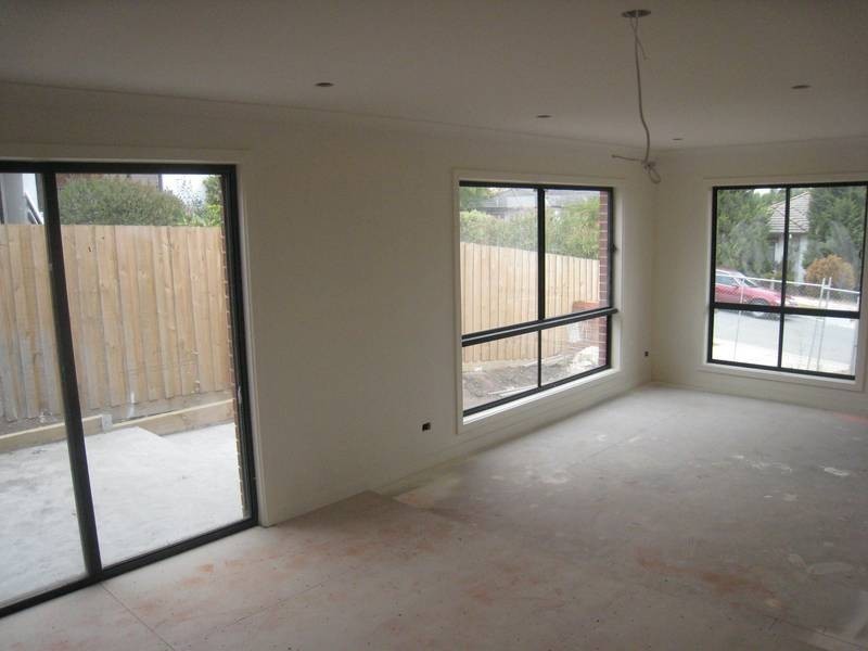 1,2 & 3/11 Laburnum Grove, Doveton VIC 3177