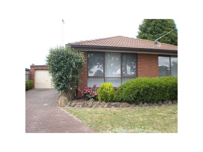 8 Robinson Court, Hampton Park VIC 3976