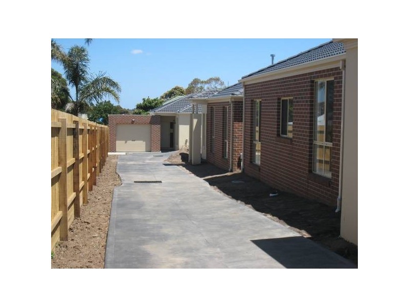 3/4 Doveton Avenue, Doveton VIC 3177