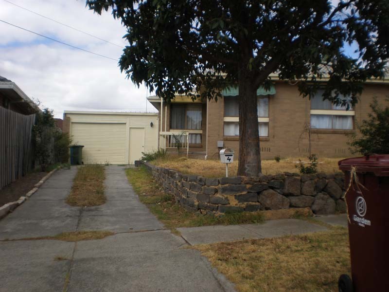 4 Adelong Court, Dandenong North VIC 3175