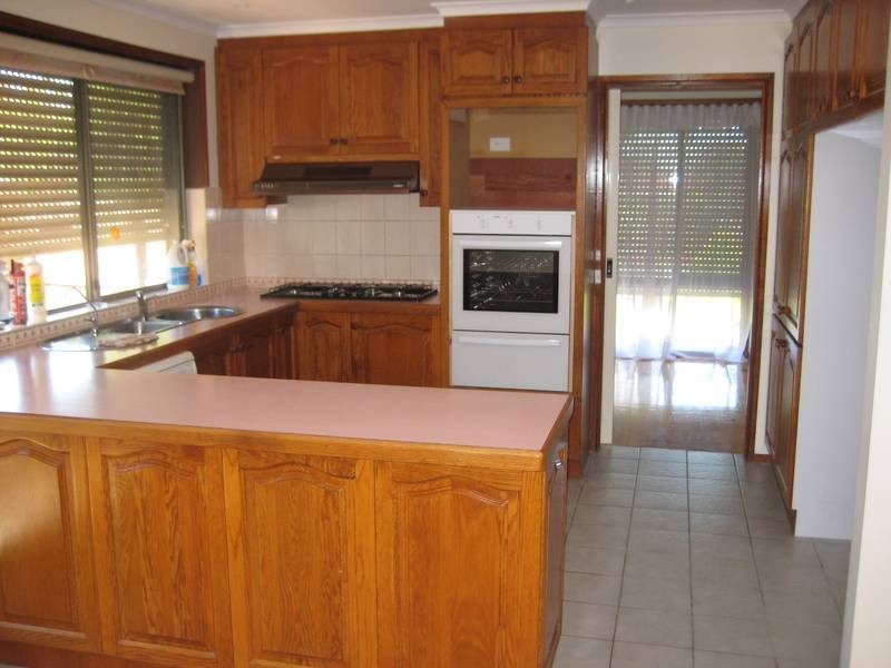 16 Haverstock Hill Close, Endeavour Hills VIC 3802