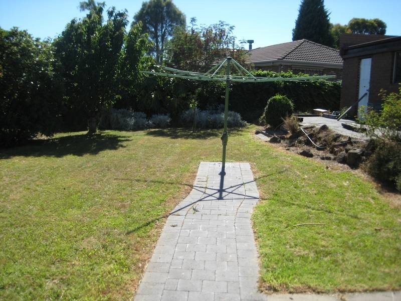 18 Haverstock Hill Close, Endeavour Hills VIC 3802