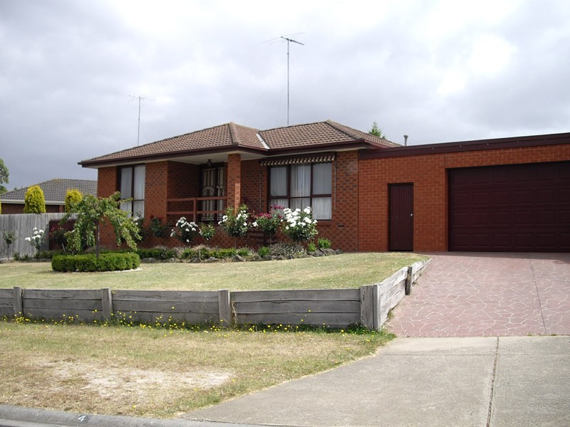 4 Skye Crescent, Endeavour Hills VIC 3802