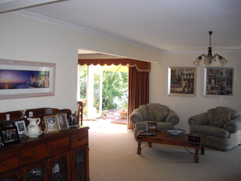 93 Chalcot Drive, Endeavour Hills VIC 3802