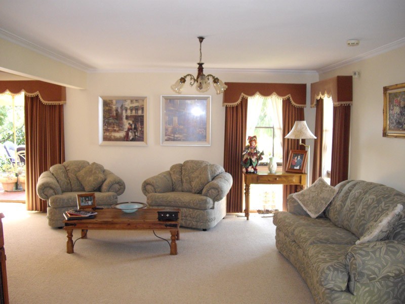 93 Chalcot Drive, Endeavour Hills VIC 3802
