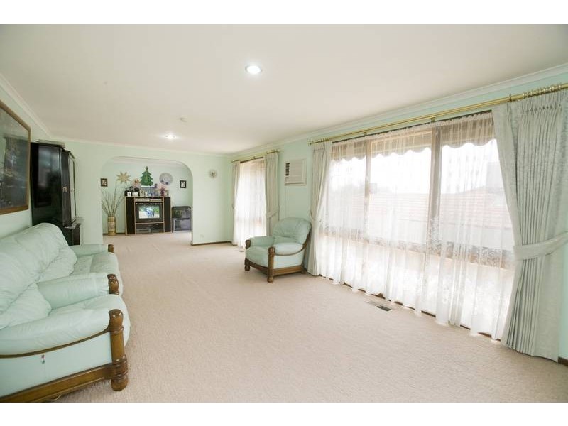 15 Thomas Mitchell Drive, Endeavour Hills VIC 3802