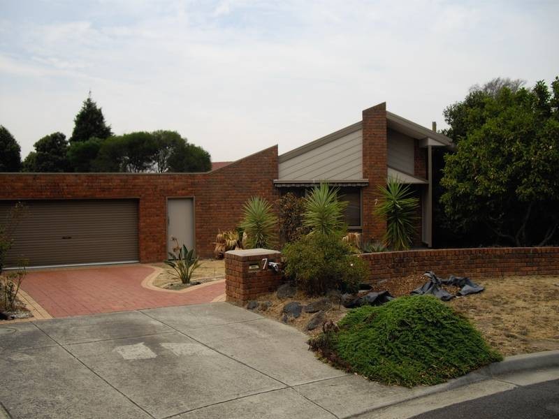 7 Delmont Court, Endeavour Hills VIC 3802