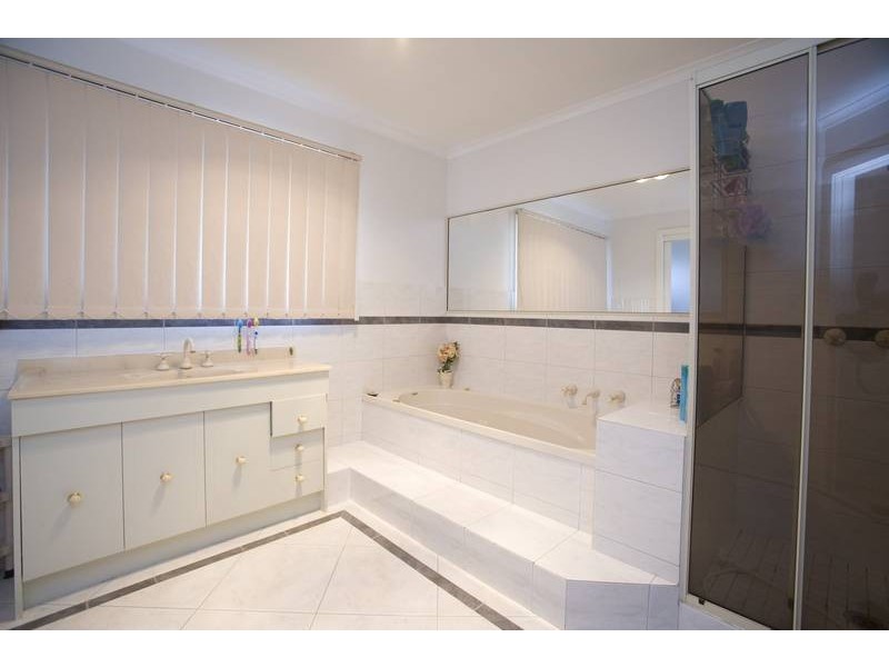 15 Cantala Court, Endeavour Hills VIC 3802