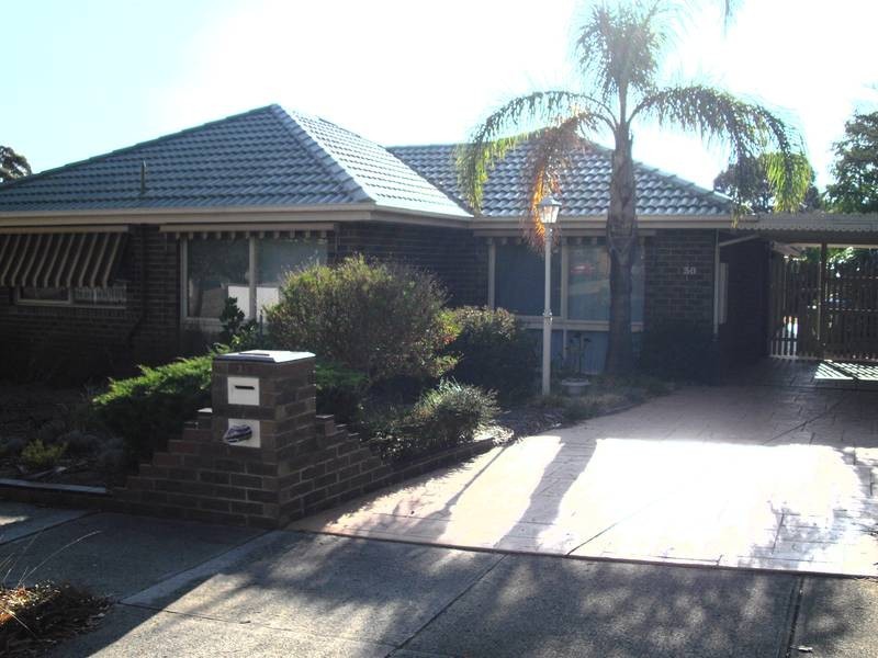 30 Broadwalk Grove, Endeavour Hills VIC 3802