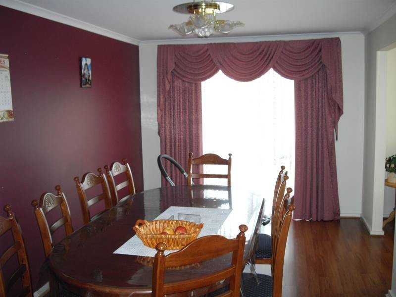 99 James Cook Drive, Endeavour Hills VIC 3802