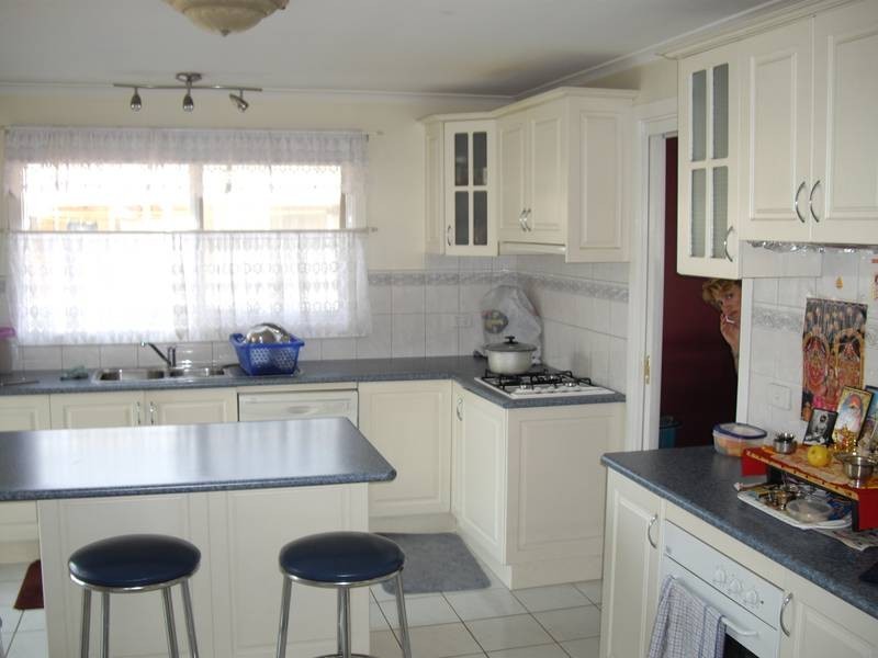 99 James Cook Drive, Endeavour Hills VIC 3802