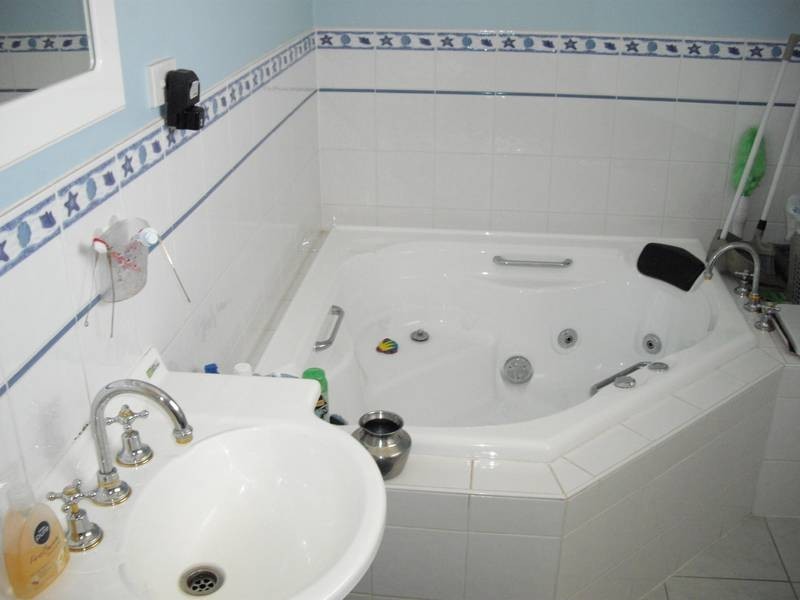 99 James Cook Drive, Endeavour Hills VIC 3802