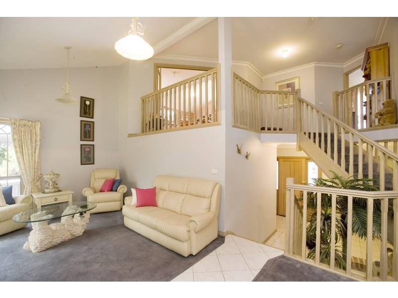 5 Naila Close, Endeavour Hills VIC 3802