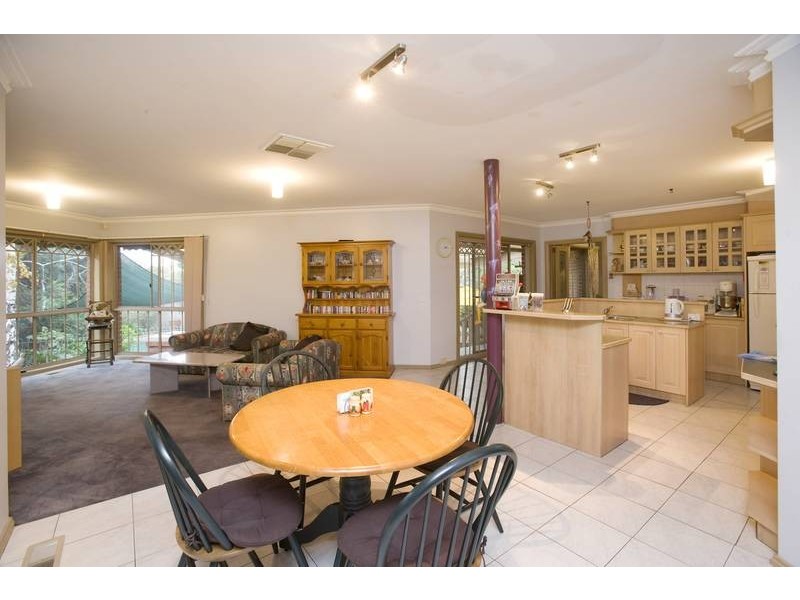 5 Naila Close, Endeavour Hills VIC 3802