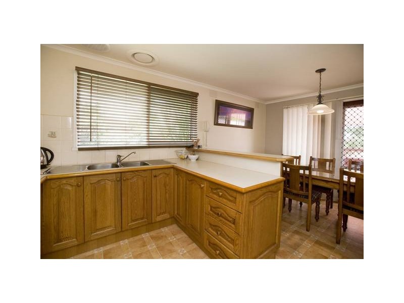 6 Paul Court, Endeavour Hills VIC 3802