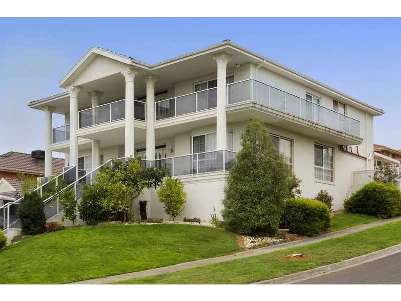 8 Cunningham Drive, Endeavour Hills VIC 3802