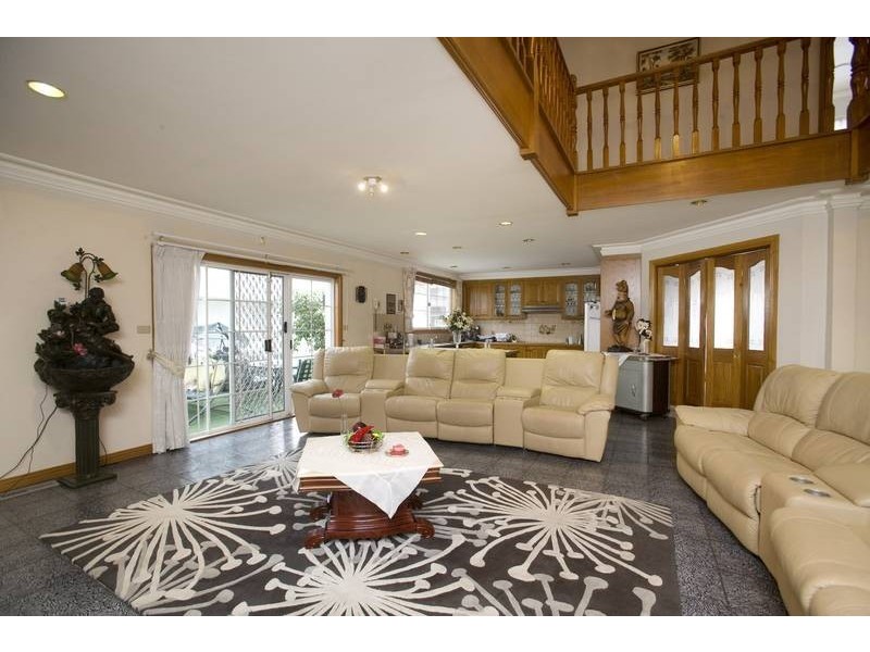 8 Cunningham Drive, Endeavour Hills VIC 3802