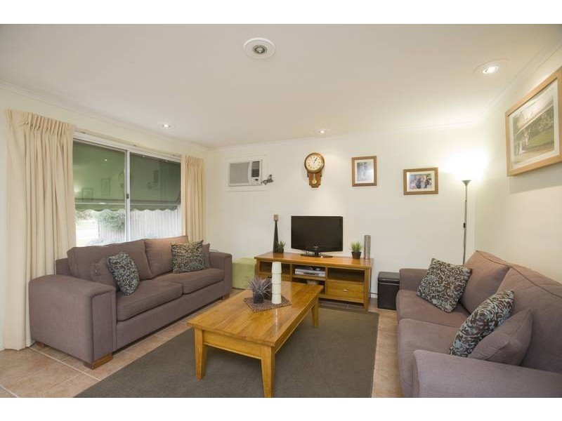 59 Kennington Park Drive, Endeavour Hills VIC 3802