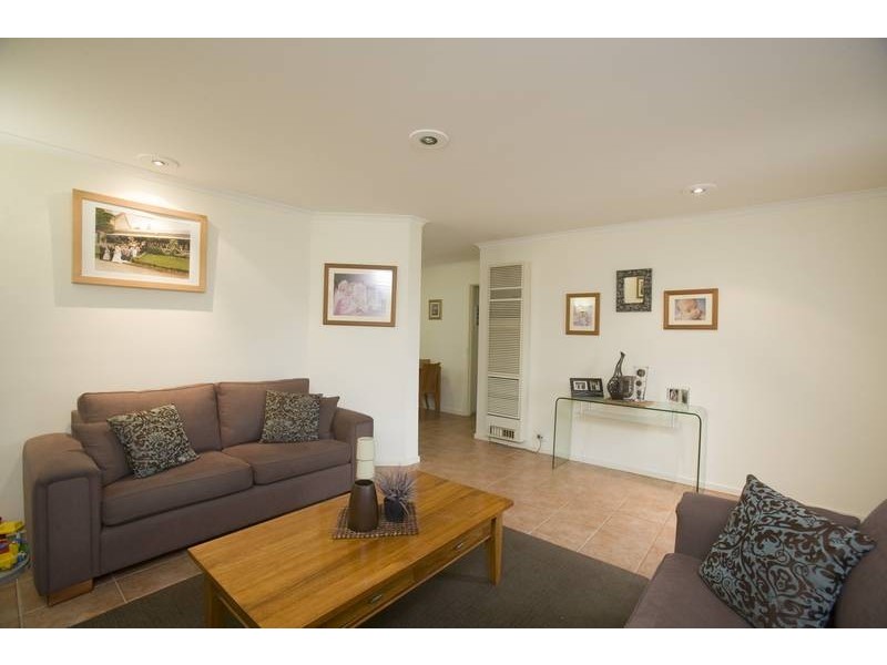 59 Kennington Park Drive, Endeavour Hills VIC 3802