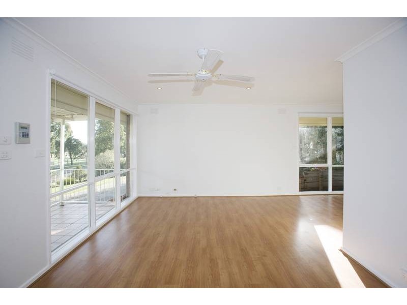 23 Chalcot Drive, Endeavour Hills VIC 3802